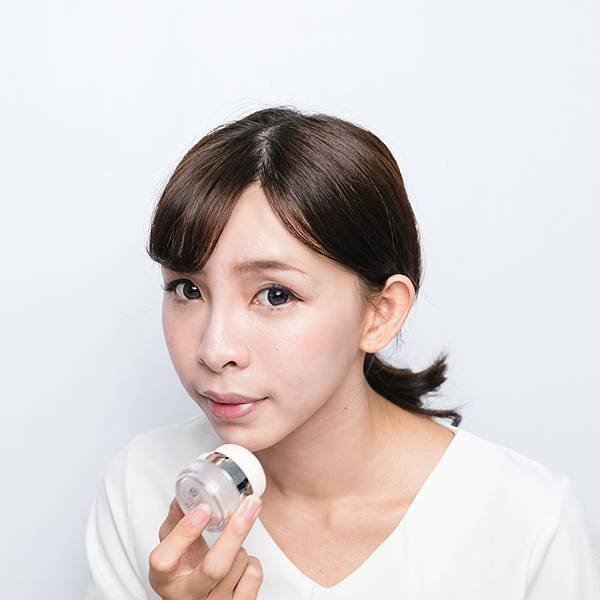 L%5CEGERE蘭吉兒3in1絲柔持妝唇頰蜜粉 12.jpg