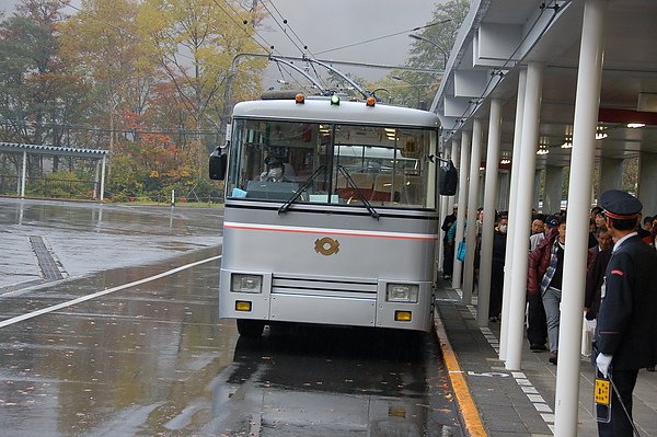 1002扇沢站(関電トロリーバス).JPG