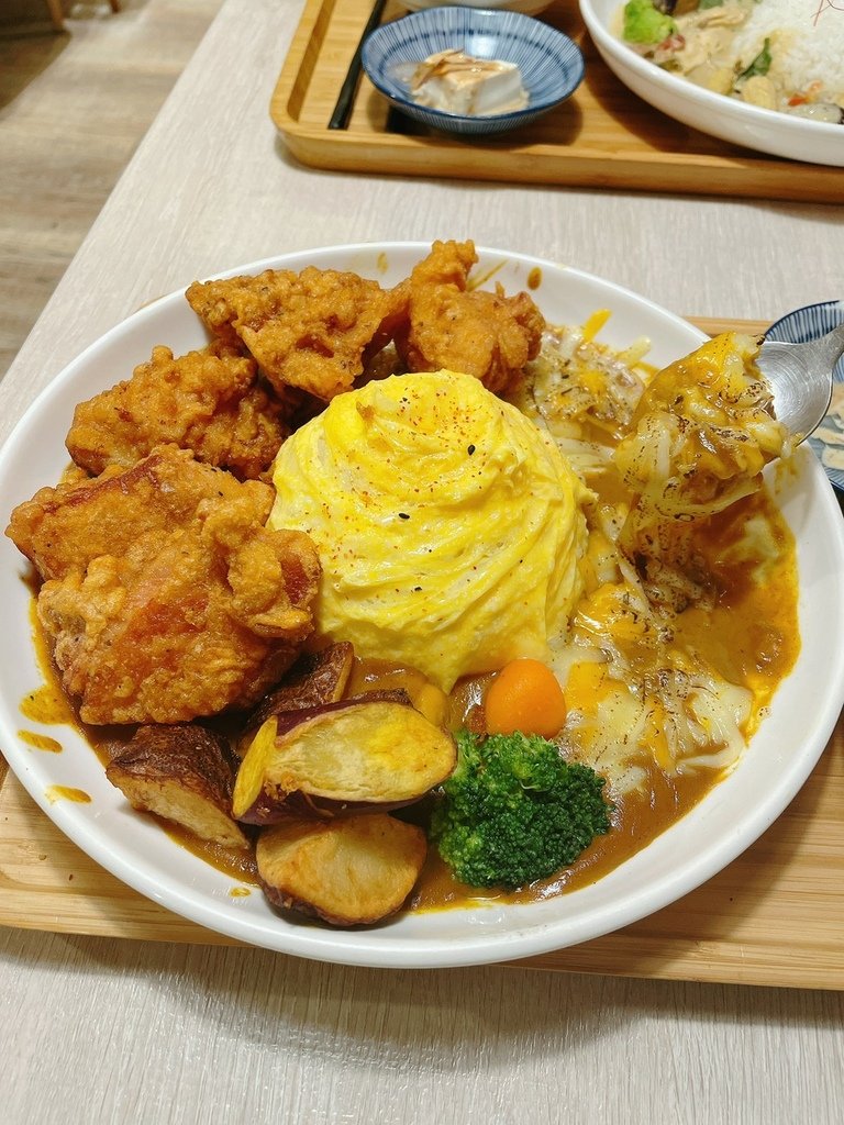 LINE_ALBUM_20220410 私嚐吃飯_220518_2.jpg