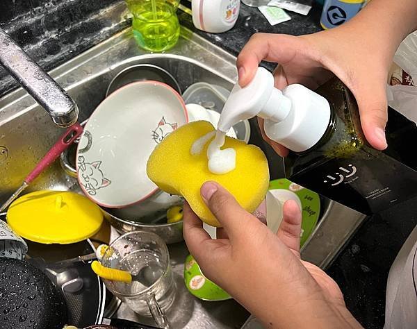 【生活用品】少少生活，使用無添加液體馬賽皂，安心低敏的萬用冷