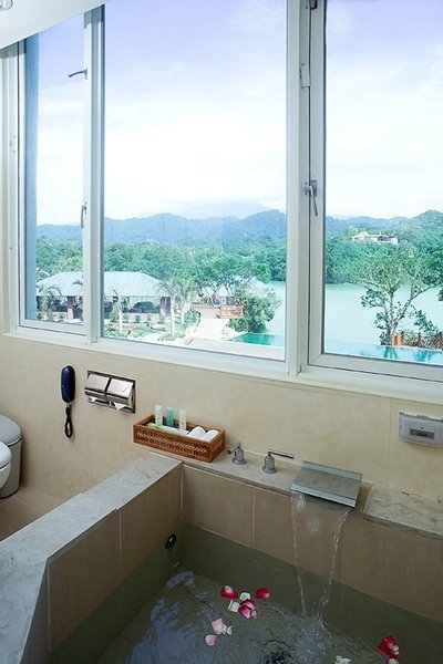 湖景四人房-2.jpg