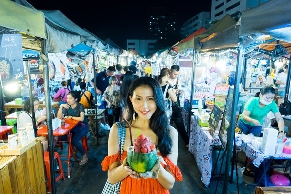 Train Night Market Ratchada1.jpg