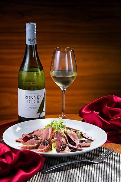 Runner Duck Sauvignon Blanc 2018白酒  鴨胸佐紅酒馬告醬汁.jpg