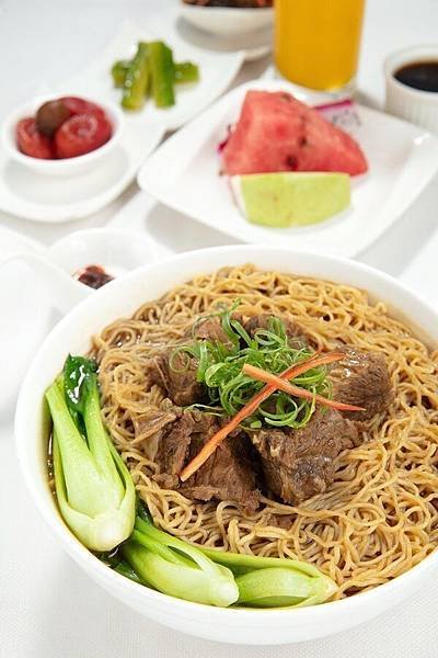 港式牛腩細麵.jpg
