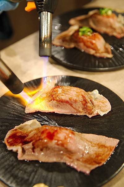 106_9248.NEF和牛涮炙燒和牛壽司.jpg