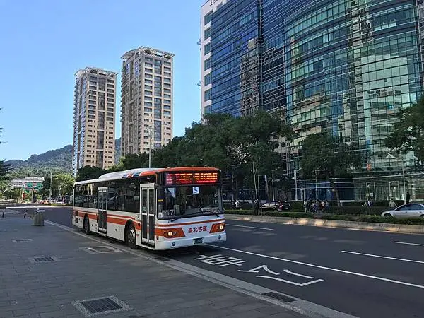 6880-信義路公車18120972.jpg