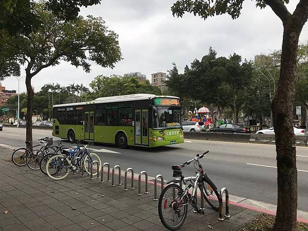 6908-公車車頭19027190.jpg