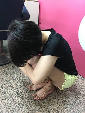 小瑀＿蹲式拉筋.JPG