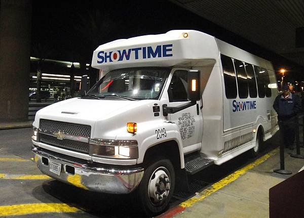 vegas-airport-hotels-shuttle.jpg