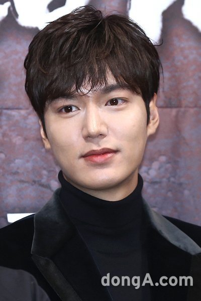 李敏鎬 – 藍色海洋的傳說스포츠동아新聞稿照1206.jpg