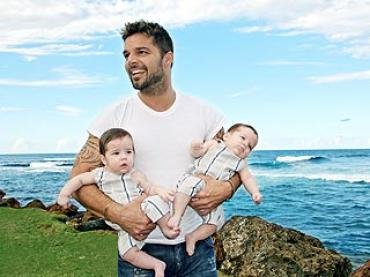 ricky-martin-and-twins_370x277.jpg