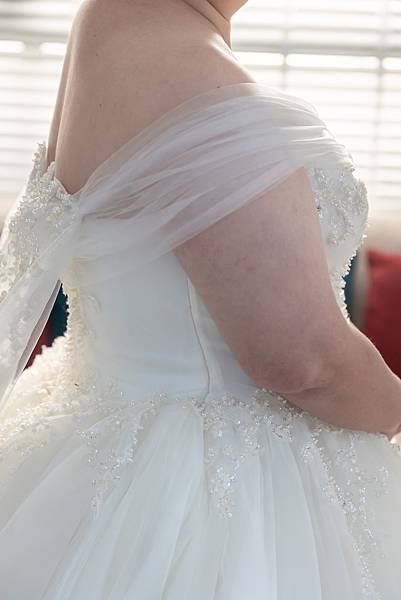 『分享』艾絲特手工婚紗∝棉花糖女孩友善店家∝讓各位享受著公主