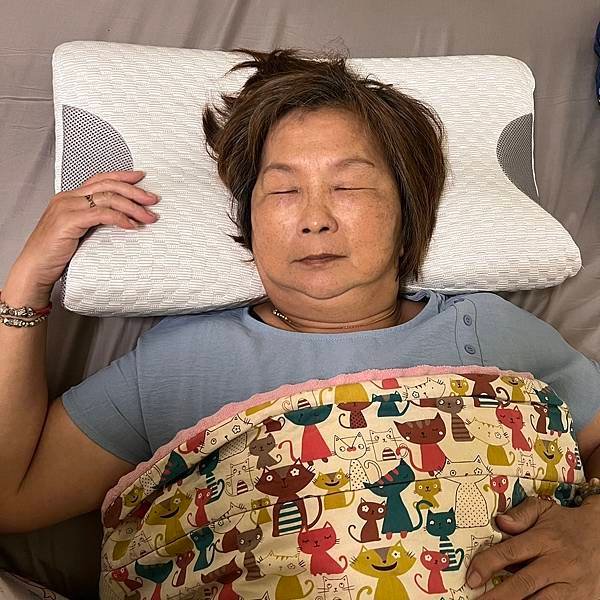 『分享』WIWI石墨烯冰晶記憶枕∝愛自己愛家人  有個好眠枕