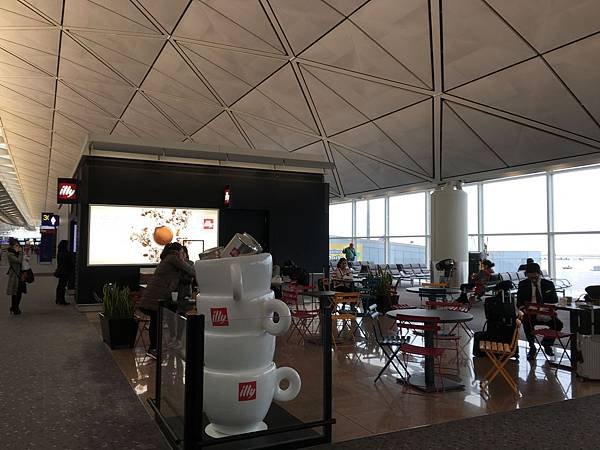 20160210-香港機場 illy cafe -比桃園機場的好多了