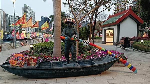 【香港】秘境景點香港仔碼頭，乘坐古早渡輪漫步鴨脷洲街渡輪、吃