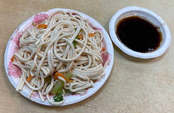 福大蒸餃館~~中山捷運站商圈附近人氣蒸餃麵食館，外國人也會到