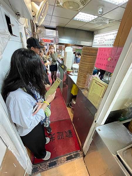 福大蒸餃館~~中山捷運站商圈附近人氣蒸餃麵食館，外國人也會到