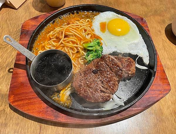 知名度牛排~~中和南勢角捷運站附近木質裝潢、文青有質感的牛排