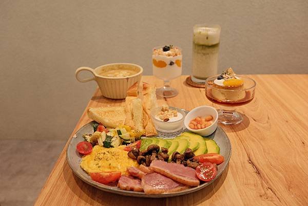 [ 食記 ♔ 桃園 ] [林小妞] 忠貞新村附近的雨林咖啡廳