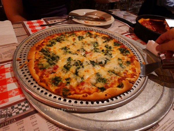 Gino&apos;s East