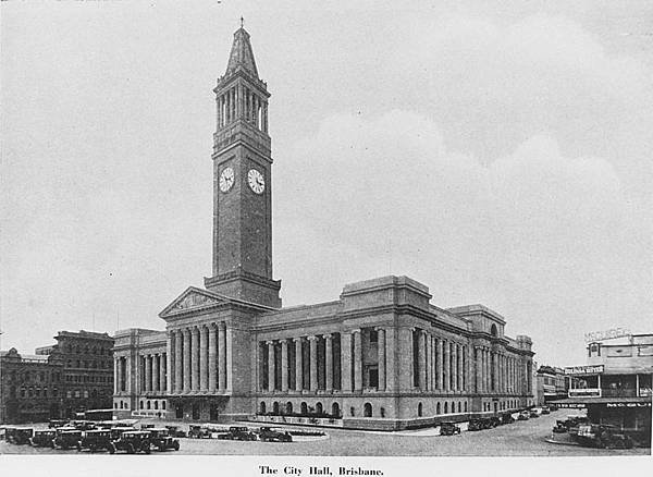 800px-StateLibQld_1_190023_City_Hall_in_Brisbane_around_ca._1930