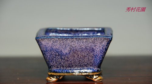 ( 角 9.3 cm     邊 6.8 cm     高 4.2 cm )
