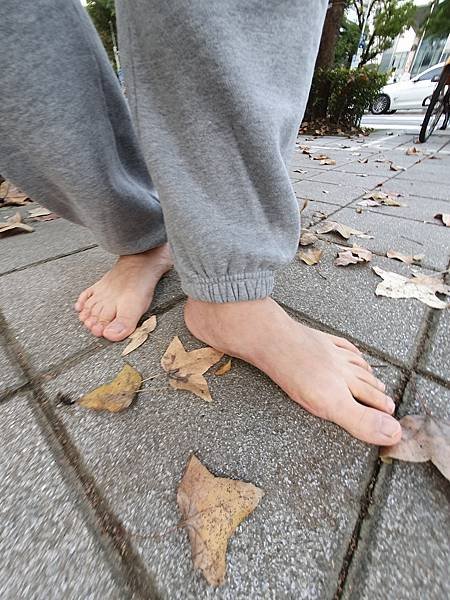 赤腳探索城市