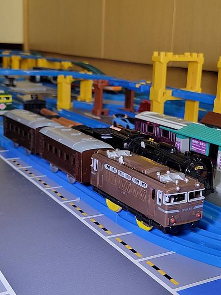 Plarail 絕版的EF65和車廂