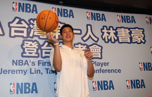 NBA台灣第一人 林書豪.jpg