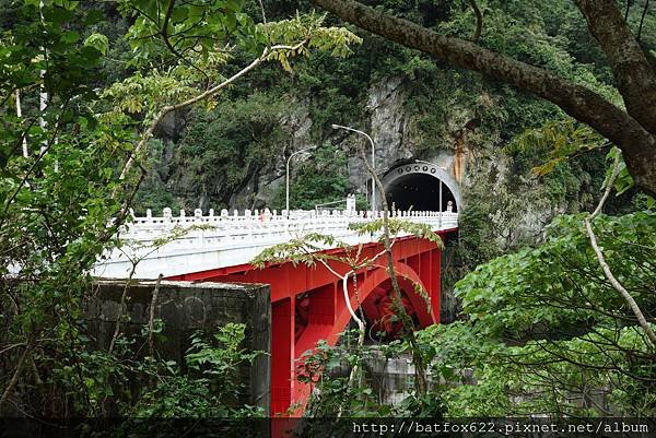 砂卡噹紅橋