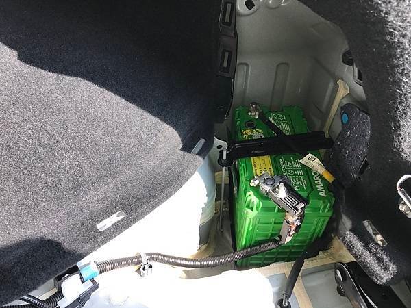 LEXUS CT200h 12V小電池 更換作業 原廠日製A