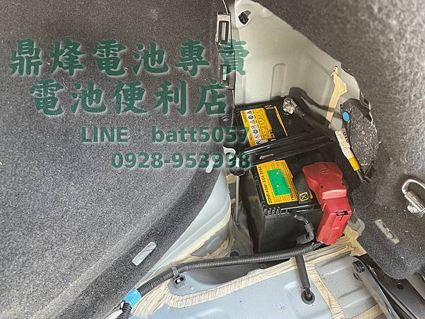 LEXUS CT200h 12V小電池 更換作業 日本原廠電