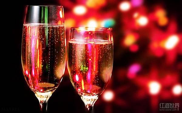 01-christmas-champagne-130905