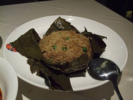 鮮蝦XXX荷葉飯....哈~有點忘了菜名~但這個也是好好吃的說~飯的味到很入味~