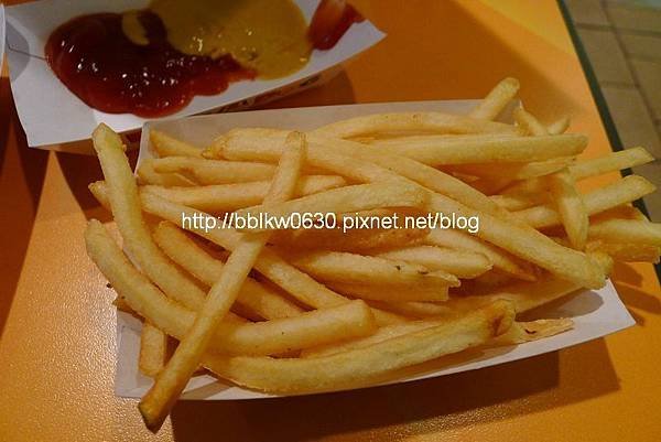 Beef Hot Dog+Fries US$5