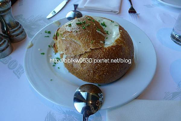 Soundough Bread Bowl US$10