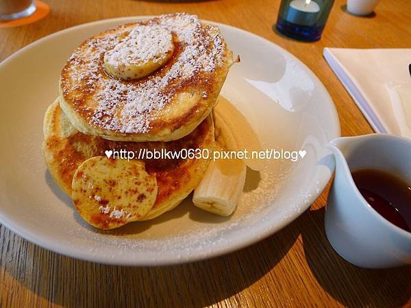 ricotta pancakes with banana and honeycomb butter 