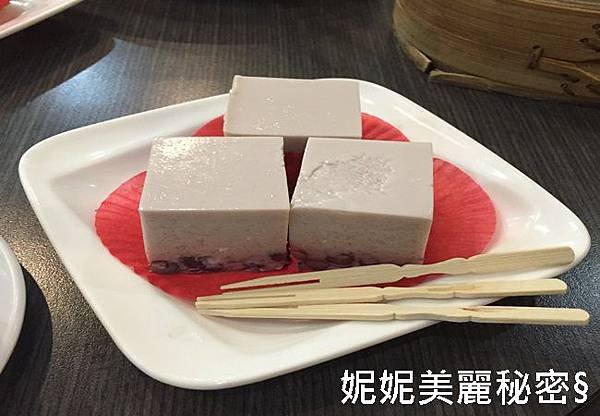 香港茶餐廳--滑嫩紅豆糕