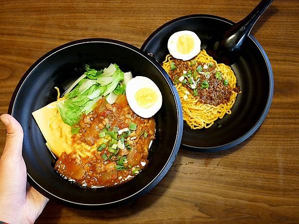 小日子麵館-板橋特色拌麵，番茄肉醬加上起司片超對味，搭配Q彈