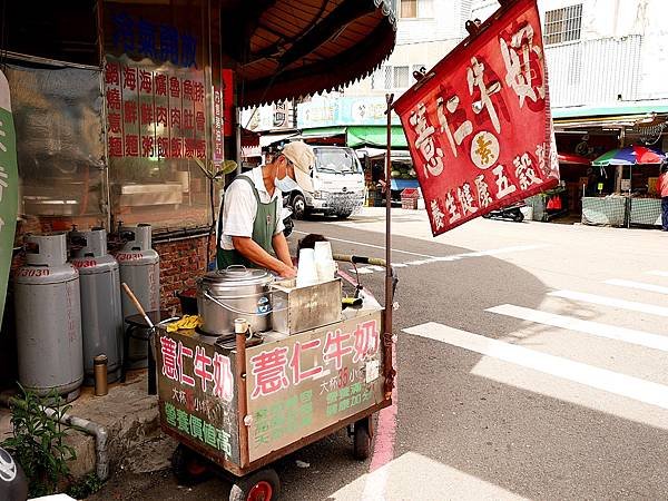 大里無名薏仁牛奶五穀粥，位在路邊的不起眼小攤位，甚至連GOO