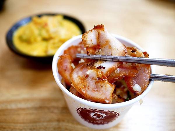 林記飯館-台中大里滷肉飯便當，滷肉肥瘦自己選，大塊又入味的軟