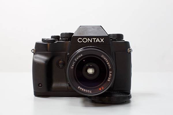 Contax RX II with Carl Zeiss with 2.8/25