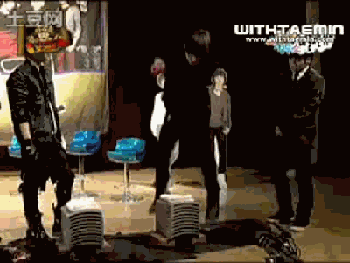 直擊地面的拳頭01.gif