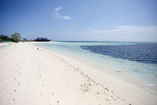 one side of maafushi