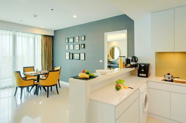 Two-bedroom dining area and kitchen.縮.jpg