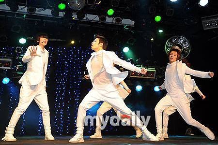 강렬함이 느껴지는 신인 그룹 X-5.jpg