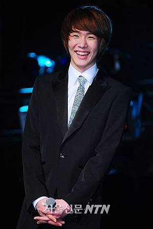 X-5 진 &apos;女心 흔드는 살인미소&apos;.jpg