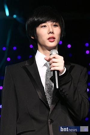 X-5 해원 &apos;여자보다 더 고운 얼굴 눈길~&apos;.jpg