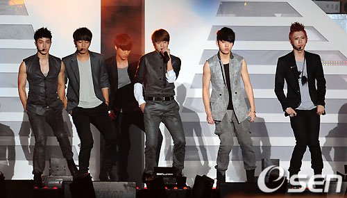 live (9).jpg