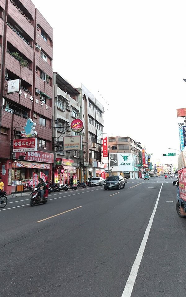 高雄床墊~[超夢幻城堡]共16張床墊,大貨車載滿滿,華廈&lt;國